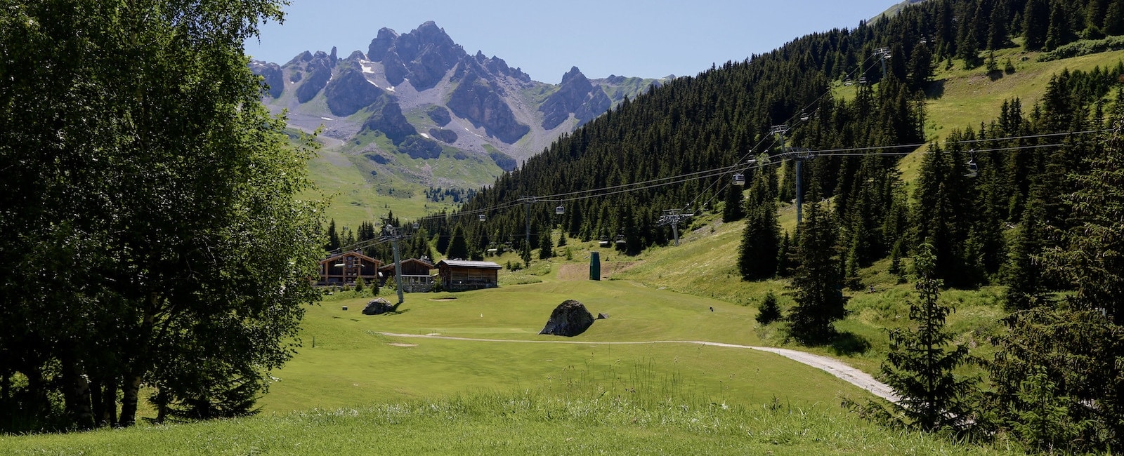 Golf Club de Courchevel | ©Golf Club de Courchevel, le trou 2, un challenge à relever