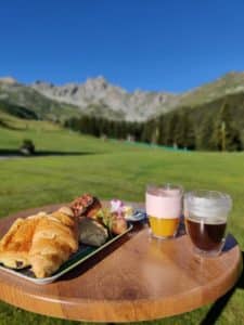 Golf Club de Courchevel | ©Golf Club de Courchevel, mountain breakfast
