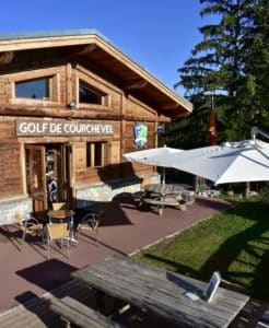 Golf Club de Courchevel | ©Golf Club de Courchevel, club house de golf de montagnes