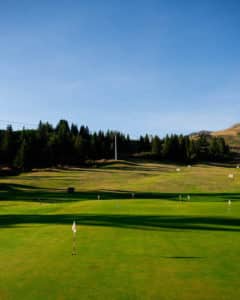 Golf Club de Courchevel | @©roman.fln, putting green au lever du jour